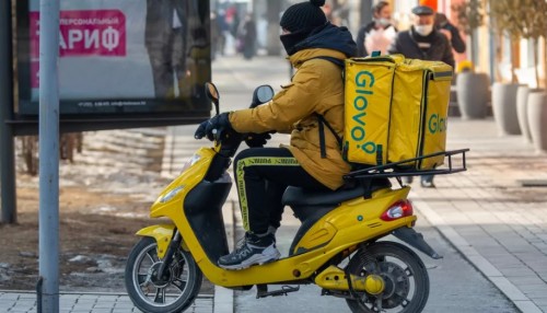 Для таксистов "Яндекс" и курьеров Glovo введут специальный налоговый режим